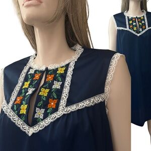 Vintage Vanity Fair Nightgown Nightie Lingerie Lace & Embroidered Floral Detail